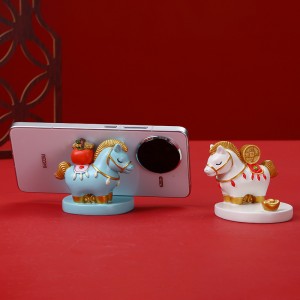 【創意實用】招財馬造型手機支架－生肖擺件 桌面手機收納裝飾