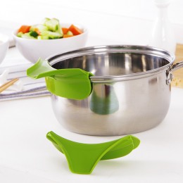 矽膠鍋子輔助導流器 鍋具邊緣導流器  倒湯防撒器 矽膠漏斗