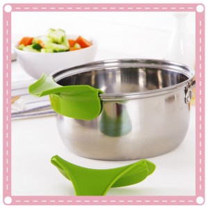 矽膠鍋子輔助導流器 鍋具邊緣導流器  倒湯防撒器 矽膠漏斗